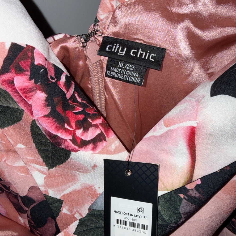City Chic Off-Shoulder Maxi Dress - Picture 7 of 8